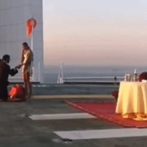 星空体育下载-佩莱成功向瓦尔加求婚 美妻娇羞晒出鸽子蛋大钻戒